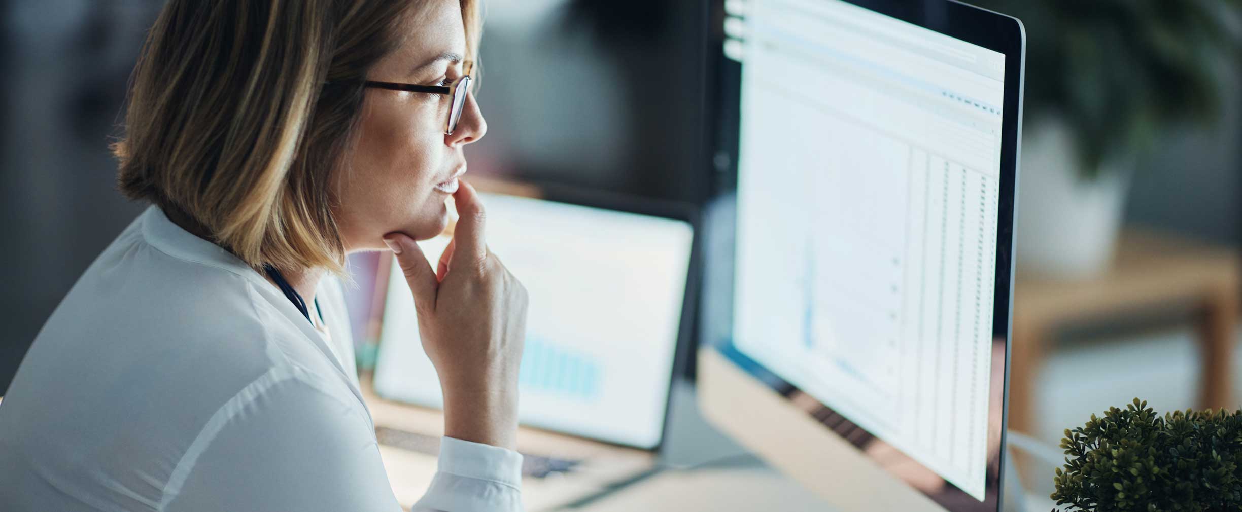 Businesswoman working on a computer