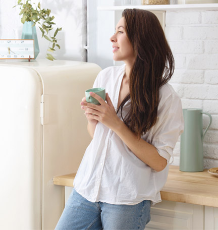 woman drinking coffee